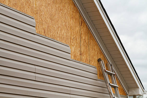 Professional Siding Installation technician working in Brush Prairie, WA